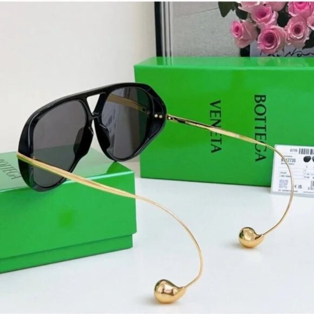 Elegant Bottega Veneta Sunglasses - Picture 3 of 9